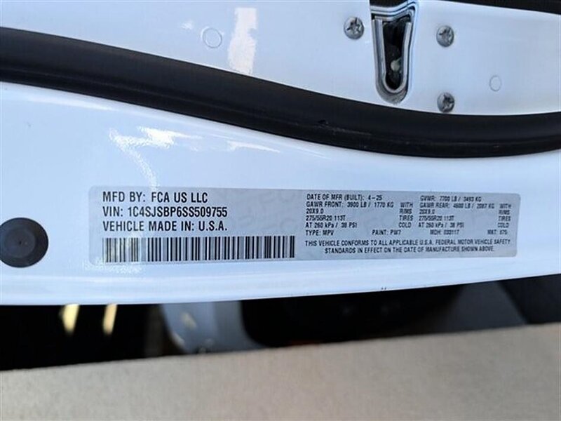 2025 Jeep Wagoneer L Series II - Photo 35 - Bountiful, UT 84010