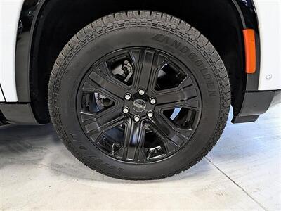 2025 Jeep Wagoneer L Series II - Photo 12 - Bountiful, UT 84010