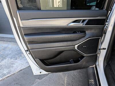 2025 Jeep Wagoneer L Series II - Photo 25 - Bountiful, UT 84010