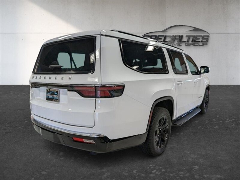 2025 Jeep Wagoneer L Series II - Photo 10 - Bountiful, UT 84010