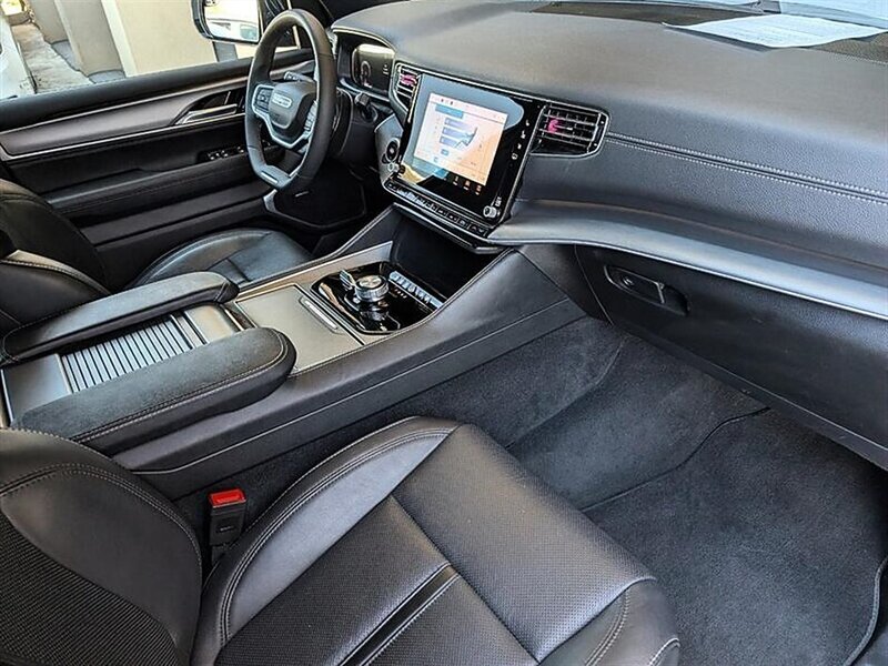 2025 Jeep Wagoneer L Series II - Photo 4 - Bountiful, UT 84010