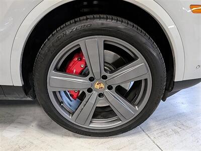 2024 Porsche Cayenne S Coupe   - Photo 12 - Bountiful, UT 84010
