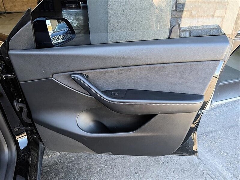 2021 Tesla Model Y Long Range 7-Passenger w/ Acceleration Boost - Photo 31 - Bountiful, UT 84010