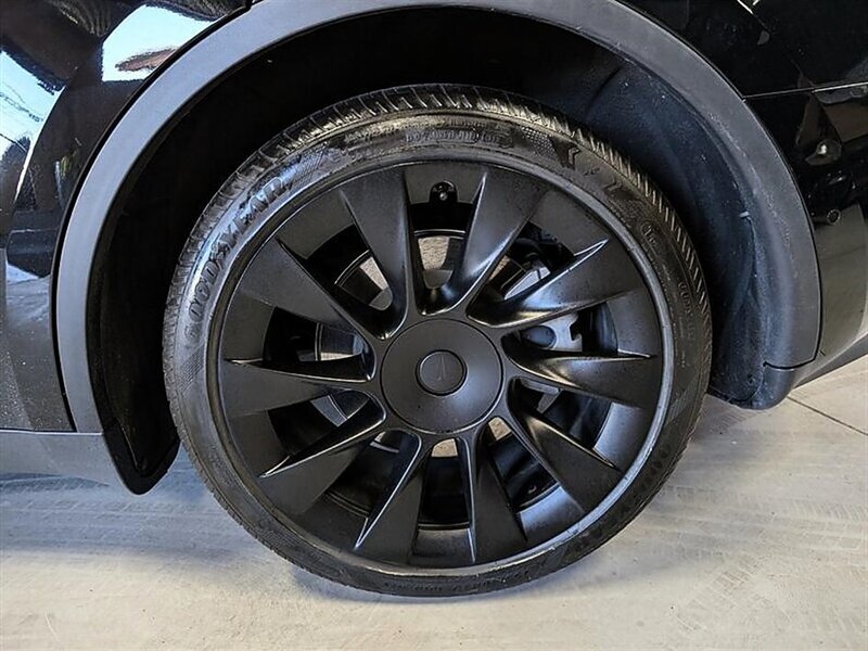 2021 Tesla Model Y Long Range 7-Passenger w/ Acceleration Boost - Photo 14 - Bountiful, UT 84010