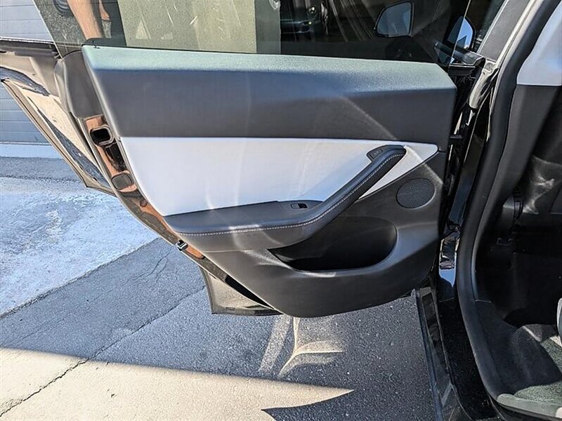 2021 Tesla Model Y Long Range 7-Passenger w/ Acceleration Boost - Photo 24 - Bountiful, UT 84010