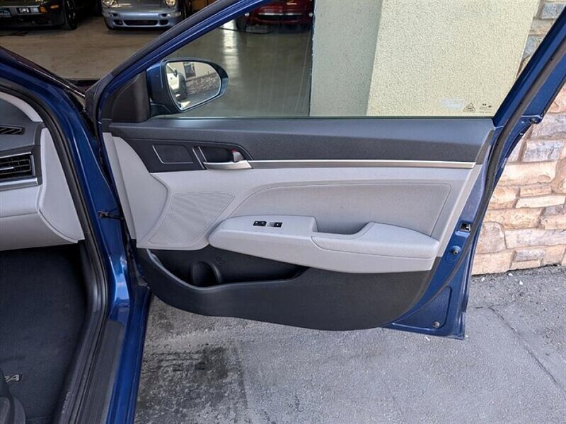 2020 Hyundai ELANTRA SEL  ***Hail Damage*** - Photo 28 - Bountiful, UT 84010