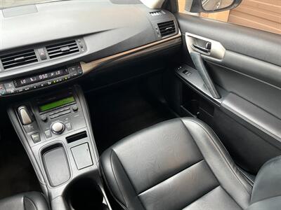 2016 Lexus CT 200h   - Photo 18 - St. George, UT 84770-2625