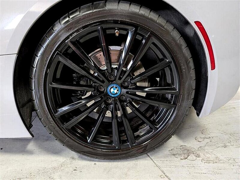 2019 BMW i8 - Photo 13 - St. George, UT 84770-2625