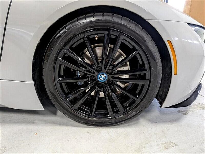 2019 BMW i8 - Photo 11 - St. George, UT 84770-2625