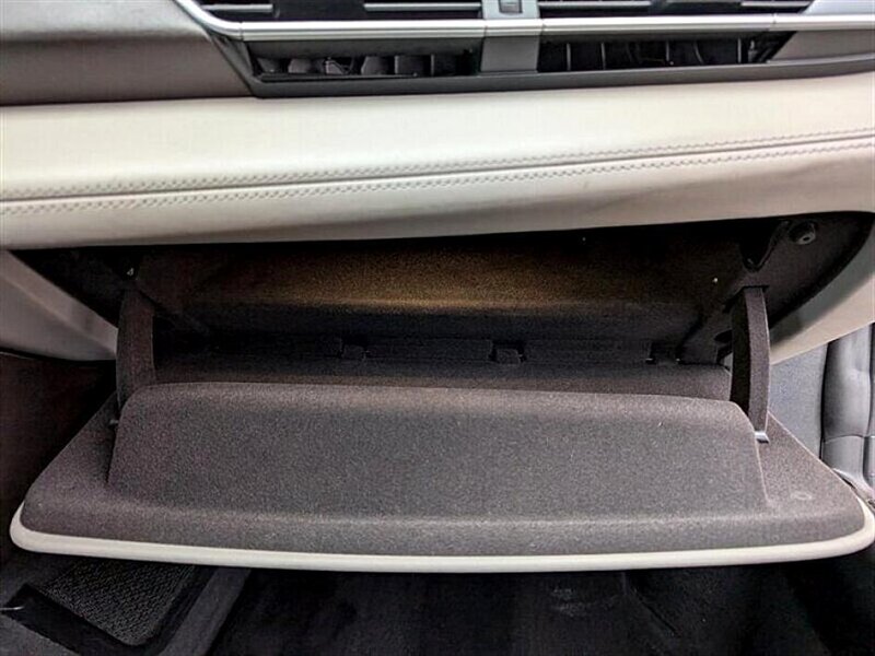 2019 BMW i8 - Photo 26 - St. George, UT 84770-2625