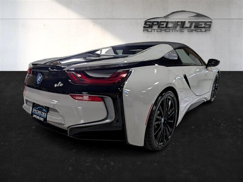 2019 BMW i8 - Photo 9 - St. George, UT 84770-2625