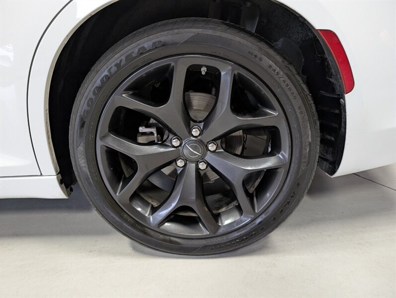 2022 Chrysler 300 Series S V6 - Photo 14 - Bountiful, UT 84010