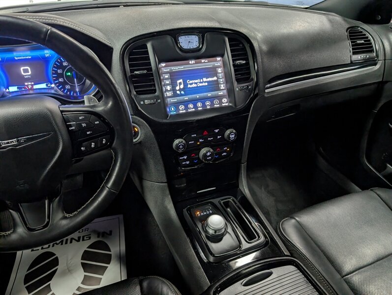 2022 Chrysler 300 Series S V6 - Photo 23 - Bountiful, UT 84010