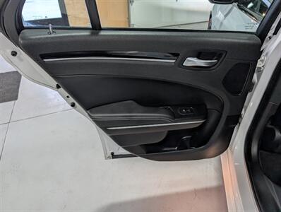 2022 Chrysler 300 Series S V6 - Photo 24 - Bountiful, UT 84010