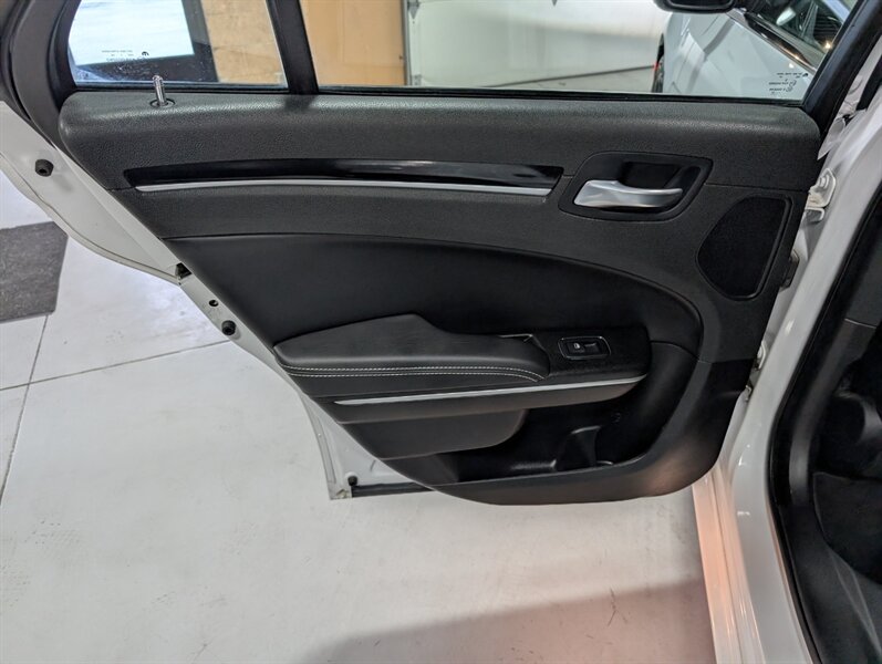 2022 Chrysler 300 Series S V6 - Photo 24 - Bountiful, UT 84010