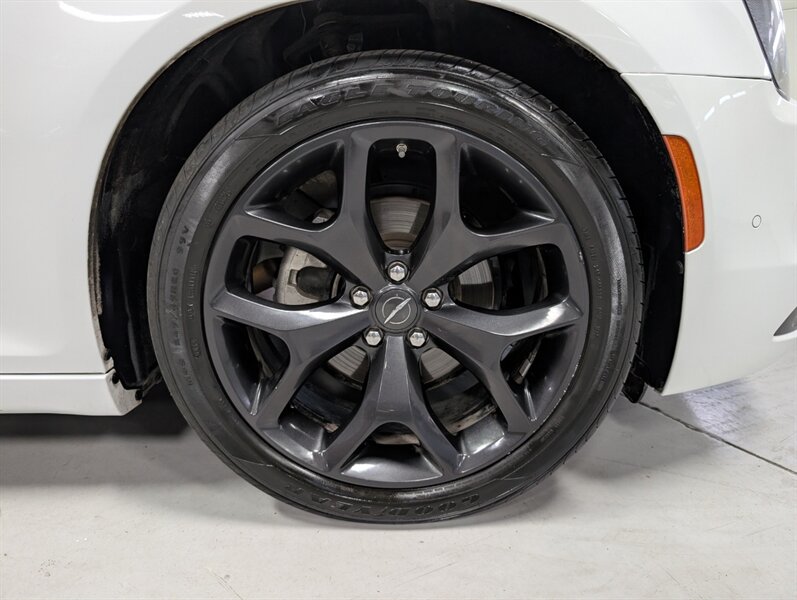 2022 Chrysler 300 Series S V6 - Photo 12 - Bountiful, UT 84010