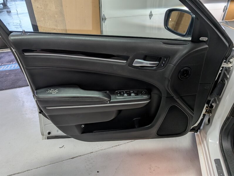2022 Chrysler 300 Series S V6 - Photo 18 - Bountiful, UT 84010