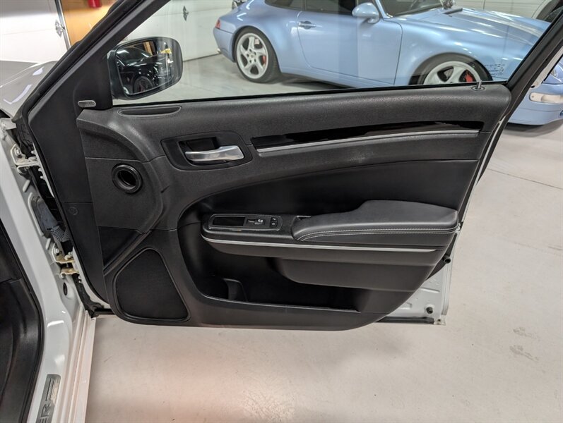 2022 Chrysler 300 Series S V6 - Photo 31 - Bountiful, UT 84010