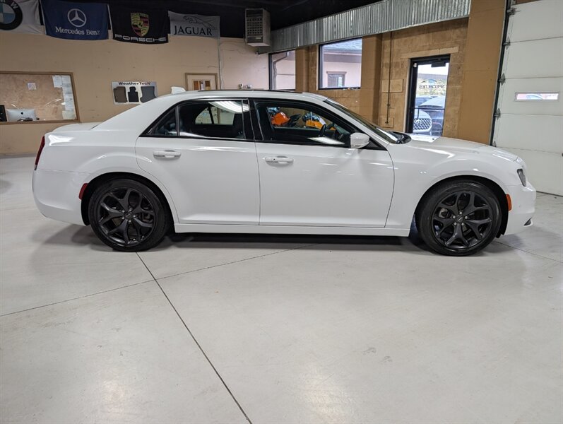 2022 Chrysler 300 Series S V6 - Photo 11 - Bountiful, UT 84010
