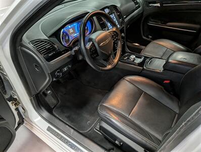 2022 Chrysler 300 Series S V6 - Photo 2 - Bountiful, UT 84010
