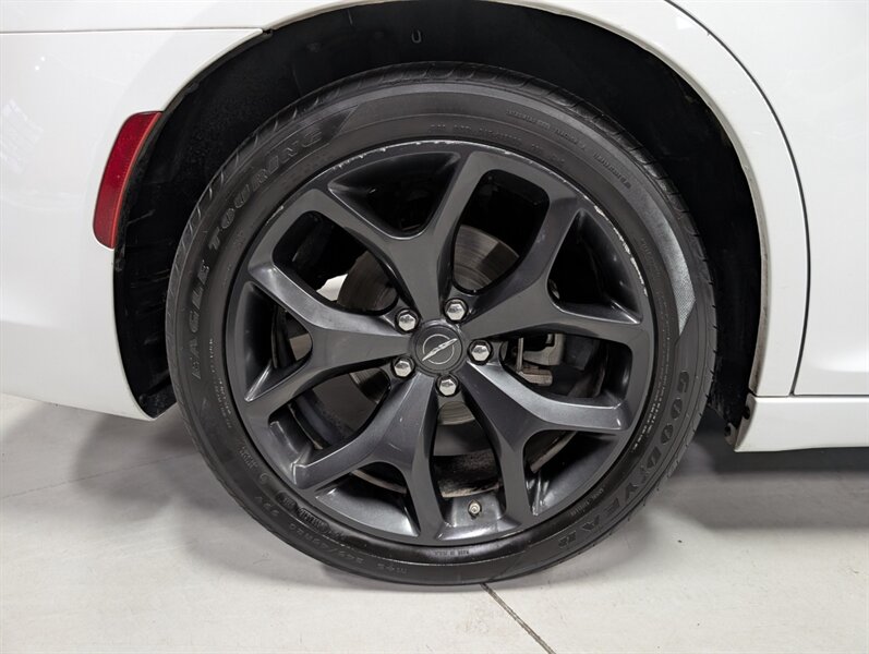 2022 Chrysler 300 Series S V6 - Photo 13 - Bountiful, UT 84010