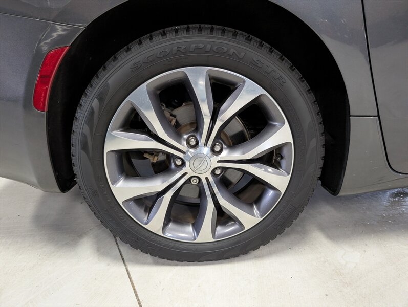 2017 Chrysler Pacifica Limited - Photo 13 - Bountiful, UT 84010