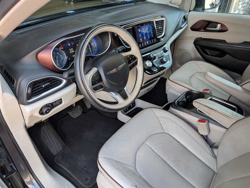 2017 Chrysler Pacifica Limited - Photo 2 - Bountiful, UT 84010