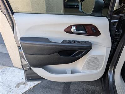 2017 Chrysler Pacifica Limited - Photo 18 - Bountiful, UT 84010