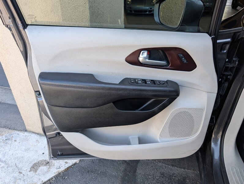 2017 Chrysler Pacifica Limited - Photo 18 - Bountiful, UT 84010
