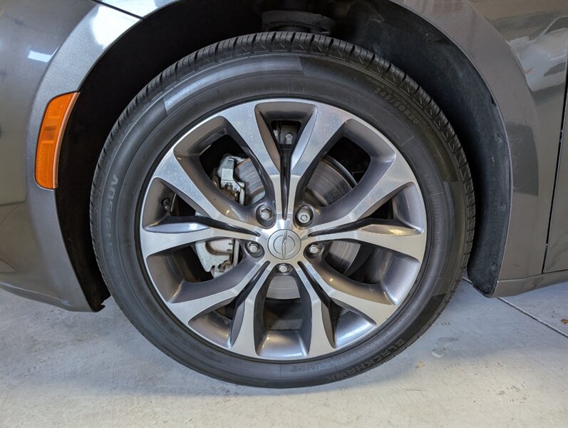 2017 Chrysler Pacifica Limited - Photo 15 - Bountiful, UT 84010