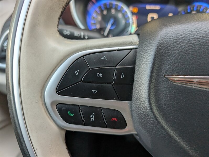 2017 Chrysler Pacifica Limited - Photo 21 - Bountiful, UT 84010