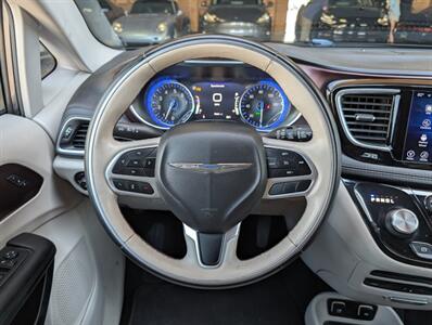 2017 Chrysler Pacifica Limited - Photo 19 - Bountiful, UT 84010
