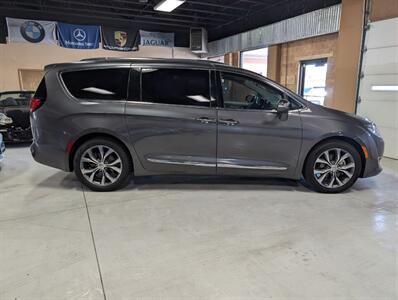 2017 Chrysler Pacifica Limited - Photo 11 - Bountiful, UT 84010