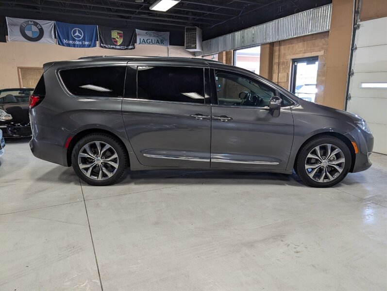2017 Chrysler Pacifica Limited - Photo 11 - Bountiful, UT 84010