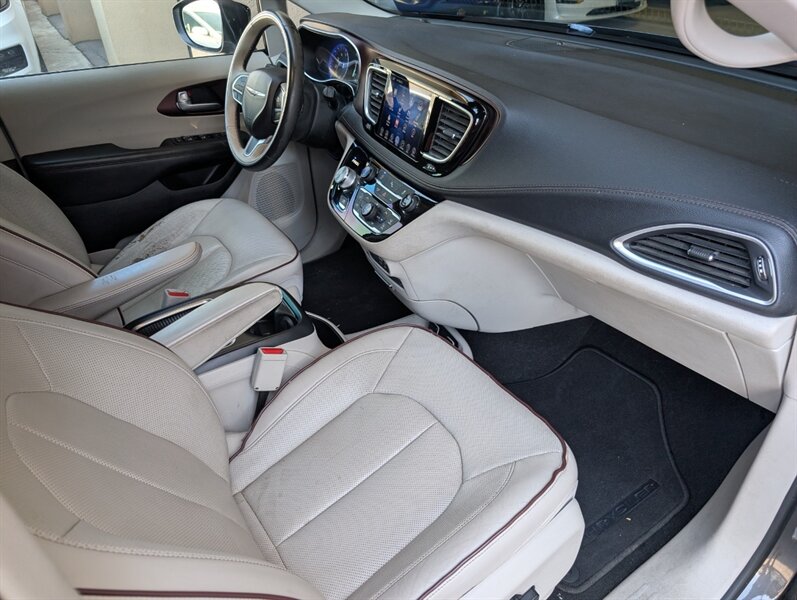 2017 Chrysler Pacifica Limited - Photo 4 - Bountiful, UT 84010