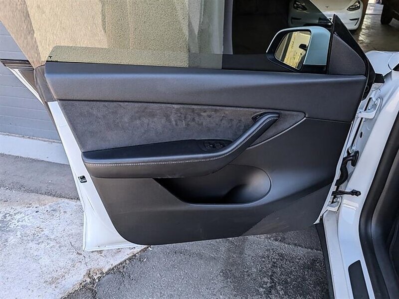 2021 Tesla Model Y Long Range - Photo 18 - Bountiful, UT 84010