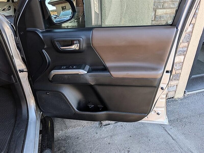 2016 Toyota Tacoma Limited - Photo 31 - Bountiful, UT 84010
