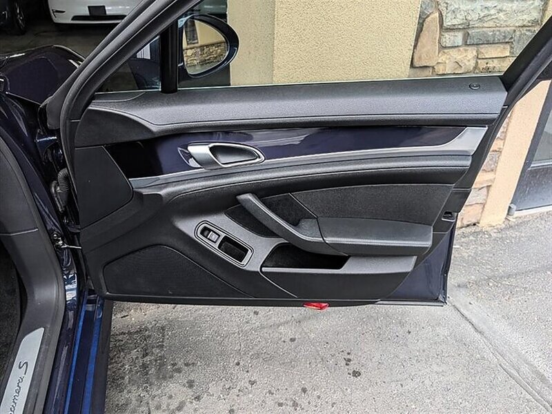 2012 Porsche Panamera S Hybrid - Photo 29 - Bountiful, UT 84010