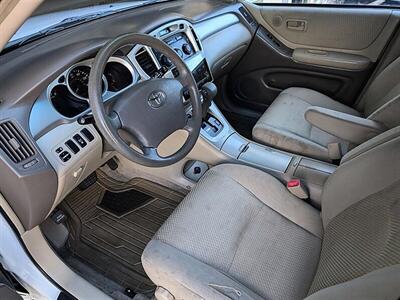 2004 Toyota Highlander AWD  7-Passenger - Photo 2 - Bountiful, UT 84010