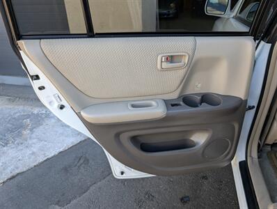 2004 Toyota Highlander AWD 7-Passenger - Photo 22 - Bountiful, UT 84010