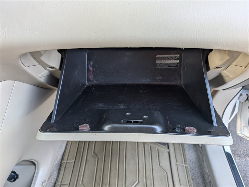 2004 Toyota Highlander AWD 7-Passenger - Photo 31 - Bountiful, UT 84010