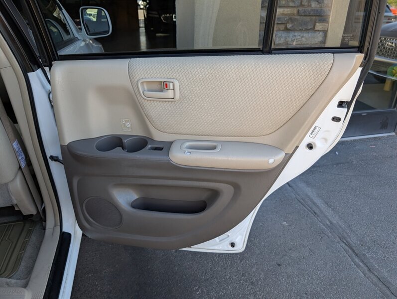 2004 Toyota Highlander AWD 7-Passenger - Photo 26 - Bountiful, UT 84010