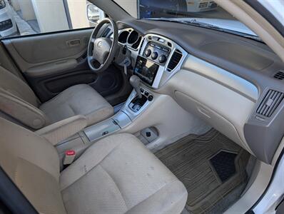 2004 Toyota Highlander AWD 7-Passenger - Photo 4 - Bountiful, UT 84010