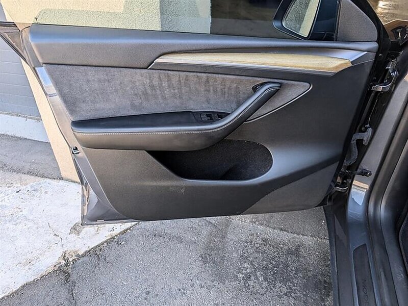 2023 Tesla Model Y Long Range - Photo 17 - Bountiful, UT 84010