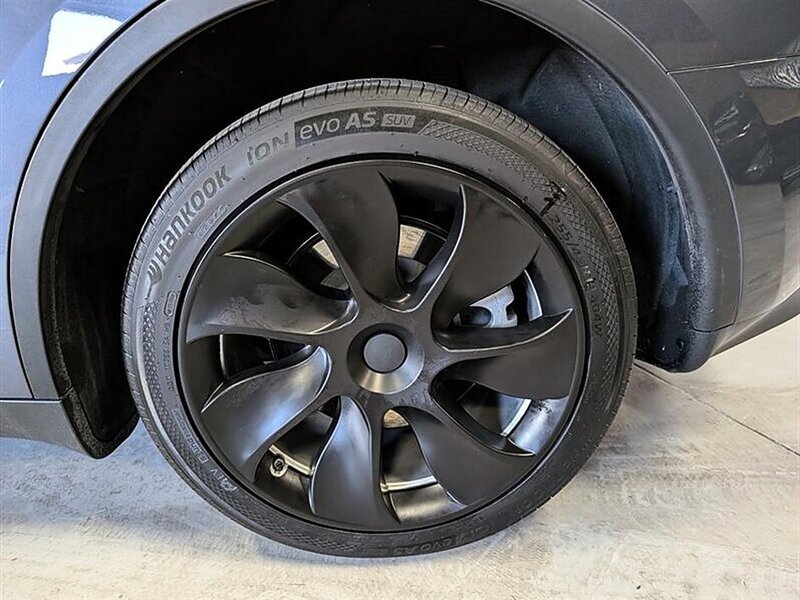 2023 Tesla Model Y Long Range - Photo 14 - Bountiful, UT 84010