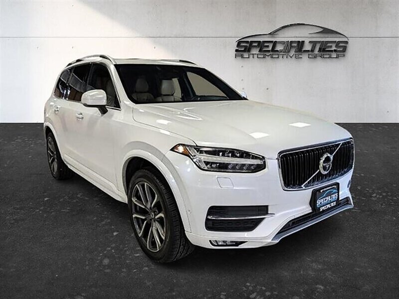 2017 Volvo XC90 T6 Momentum  