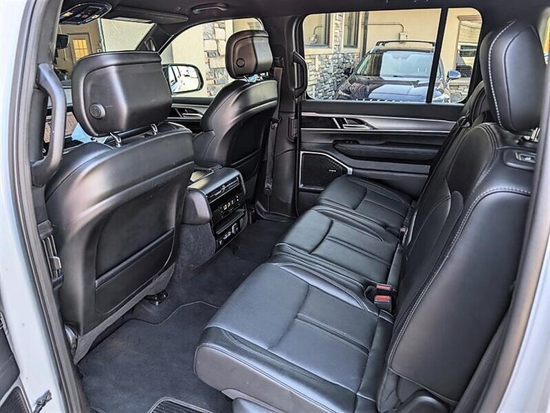 2025 Jeep Wagoneer Series II - Photo 26 - Bountiful, UT 84010