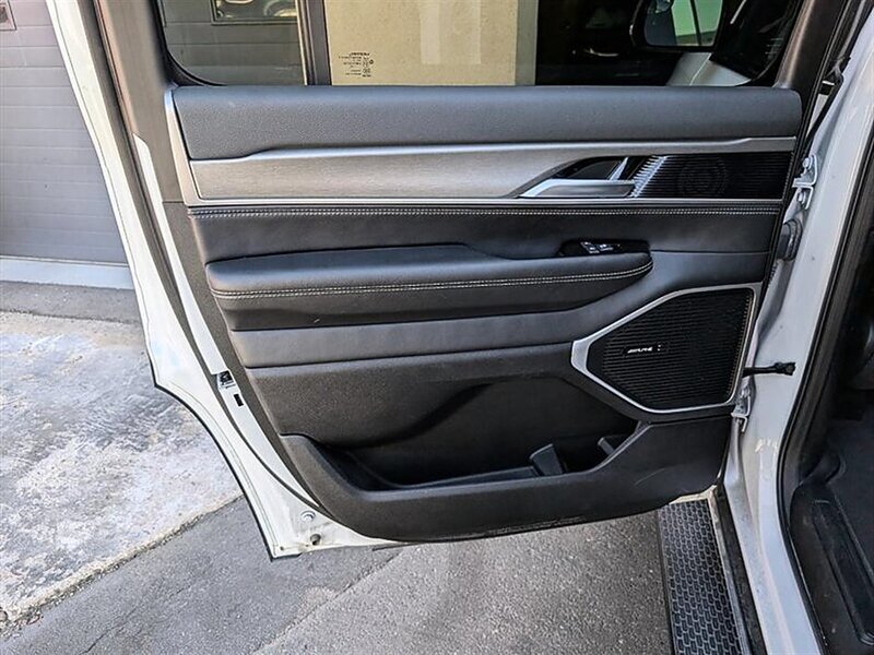 2025 Jeep Wagoneer Series II - Photo 25 - Bountiful, UT 84010