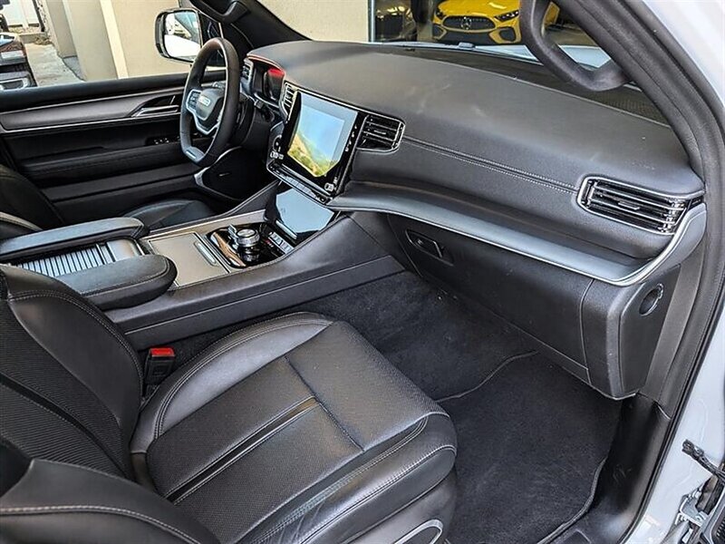 2025 Jeep Wagoneer Series II - Photo 4 - Bountiful, UT 84010