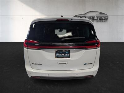 2024 Chrysler Pacifica Plug-In Hybrid Road Tripper   - Photo 9 - Bountiful, UT 84010